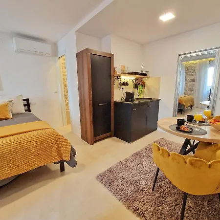 Hidden Oasis * רוביני