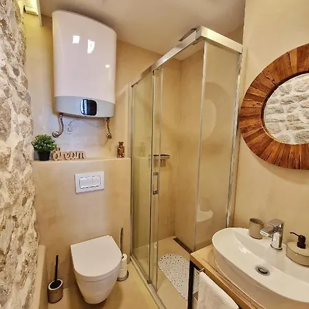 דירה Hidden Oasis רוביני